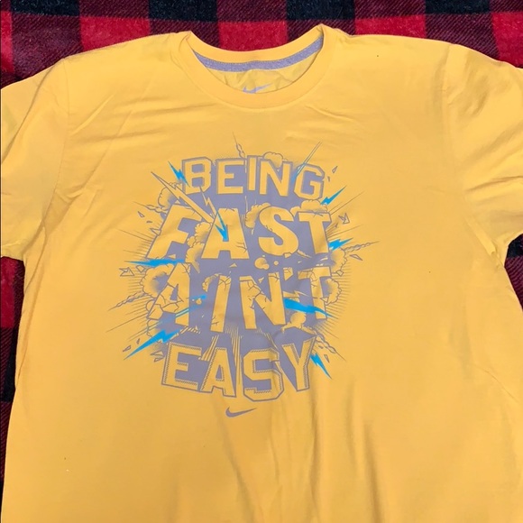 Men’s Nike football t shirt yellow - Picture 1 of 1